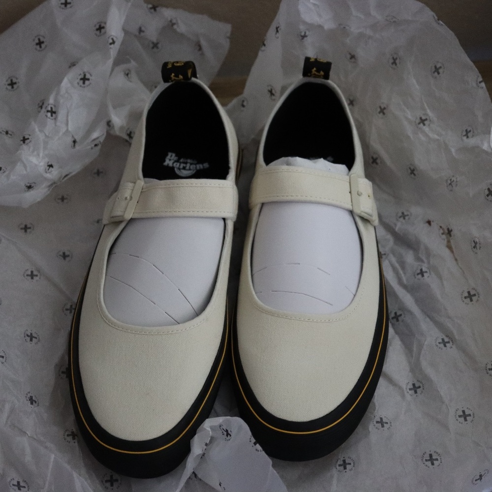 NWT Dr. Martens Florentia in Bone Size 11